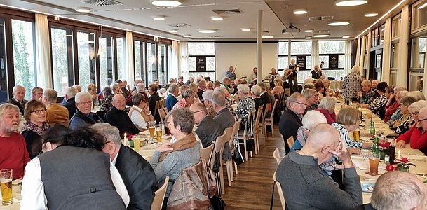 Gut besuchte Weihnachtsfeier