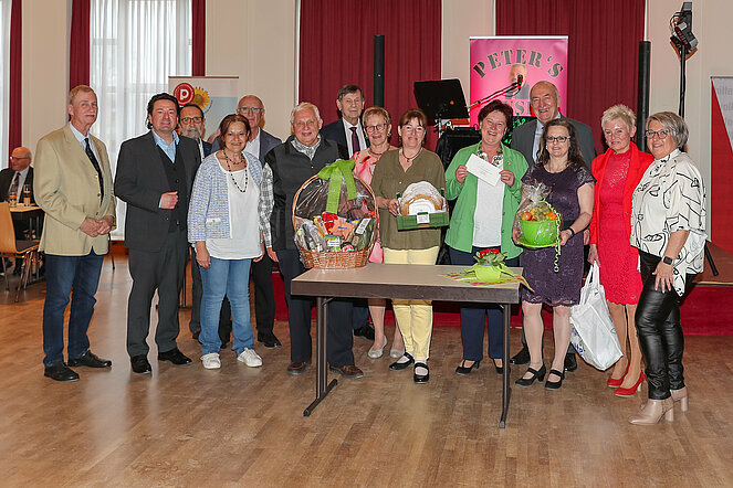 Von link: Franz Schelm, Andreas Hitz, Otmar Stangl, Michaela Schön, Ernst Litschauer, Friedrich Schuh, Landespräsident Dr. Hannes Bauer, Inge Kapeller, Monika Wais, Maria Danninger, Bezirksobmann Leopold Kapeller, Daniela Lenz, Brigitte Endresz, Sabine Draxler