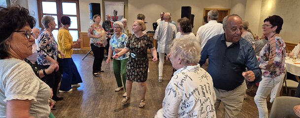 UG0426_NOE_BN_Reisenberg_Tanz_in_den_Fruehling UG0426_NOE_BN_Reisenberg_Tanz_in_den_Fruehling