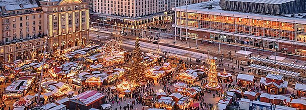 Blick auf den 588. Dresdner Striezelmarkt