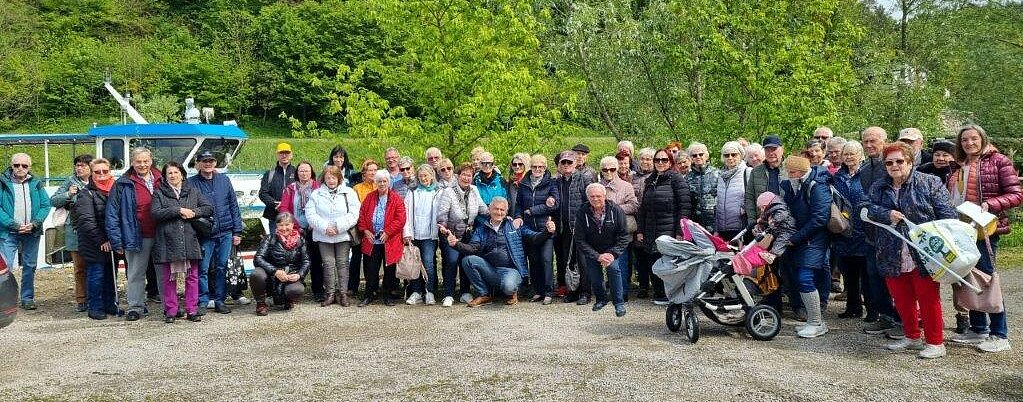 Pottendorf_2024-Die_Gruppe_bi_der_Straussenfarm Pottendorf_2024-Die_Gruppe_bi_der_Straussenfarm