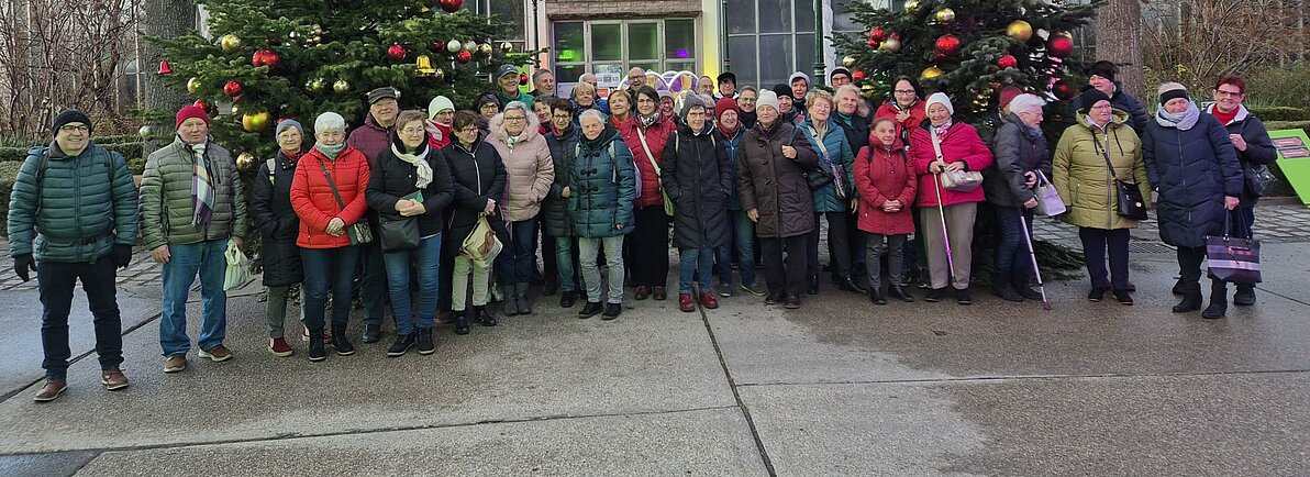 Gruppe vor dem Eingang