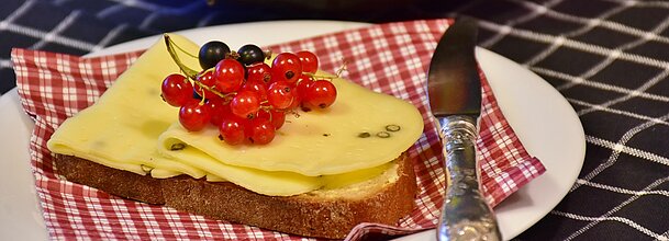 Sujet Essen Jause Käsebrot Heuriger Buschenschank Käse