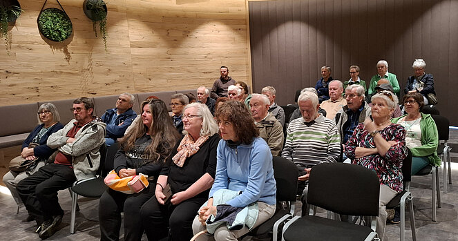 Sitzreihen Film ansehender