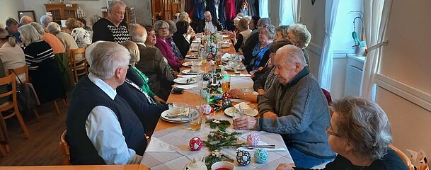 UG0225_NOE_BN_ALLAND_Stimmungsvolle_Feier UG0225_NOE_BN_ALLAND_Stimmungsvolle_Feier