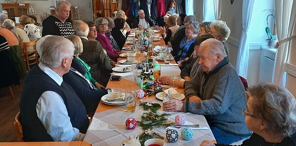 UG0225_NOE_BN_ALLAND_Stimmungsvolle_Feier UG0225_NOE_BN_ALLAND_Stimmungsvolle_Feier