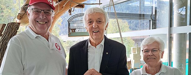 Spendenübergabe mit BM Auer