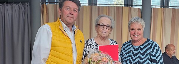 UG0125_NOE_BN_Kottingbrunn_Ehrung_fuer_Rosa_Stagl