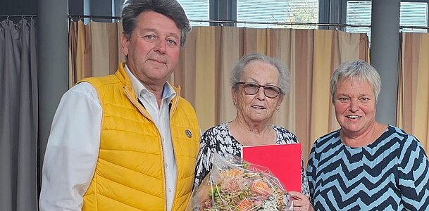 UG0125_NOE_BN_Kottingbrunn_Ehrung_fuer_Rosa_Stagl