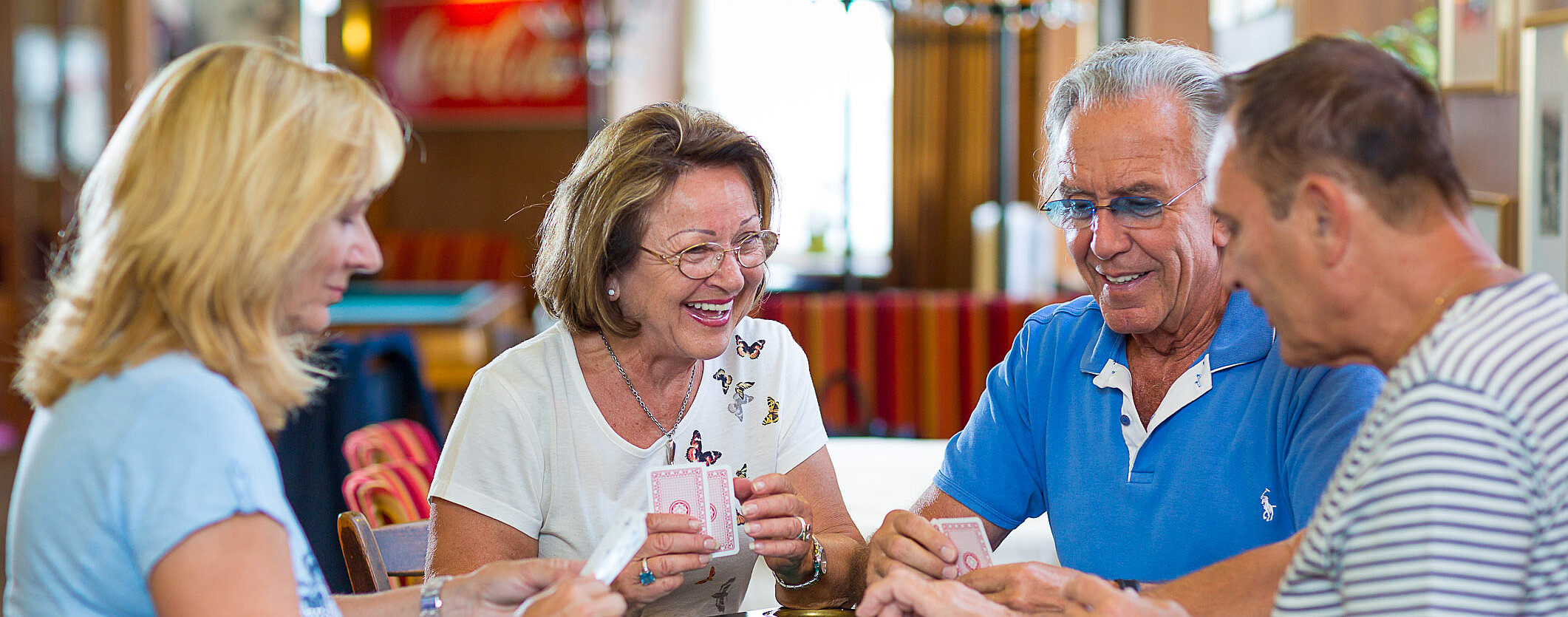 Sujet_Freunde_Spaß_Kartenspielen_Gemeinschaft Senior friends