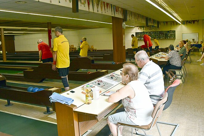 Kegeln, Kugel, Bahnen