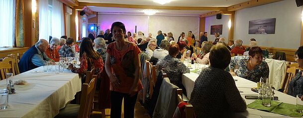 UG0625_NOE_BN_Unterwaltersdorf_Fruehjahrskraenzchen UG0625_NOE_BN_Unterwaltersdorf_Fruehjahrskraenzchen