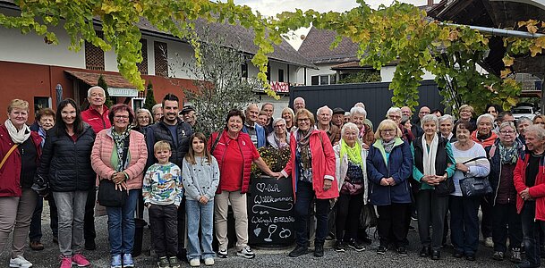 UG0126_NOE_BN_Enzesfeld-Lindabrunn_Kaese_und_Apfel