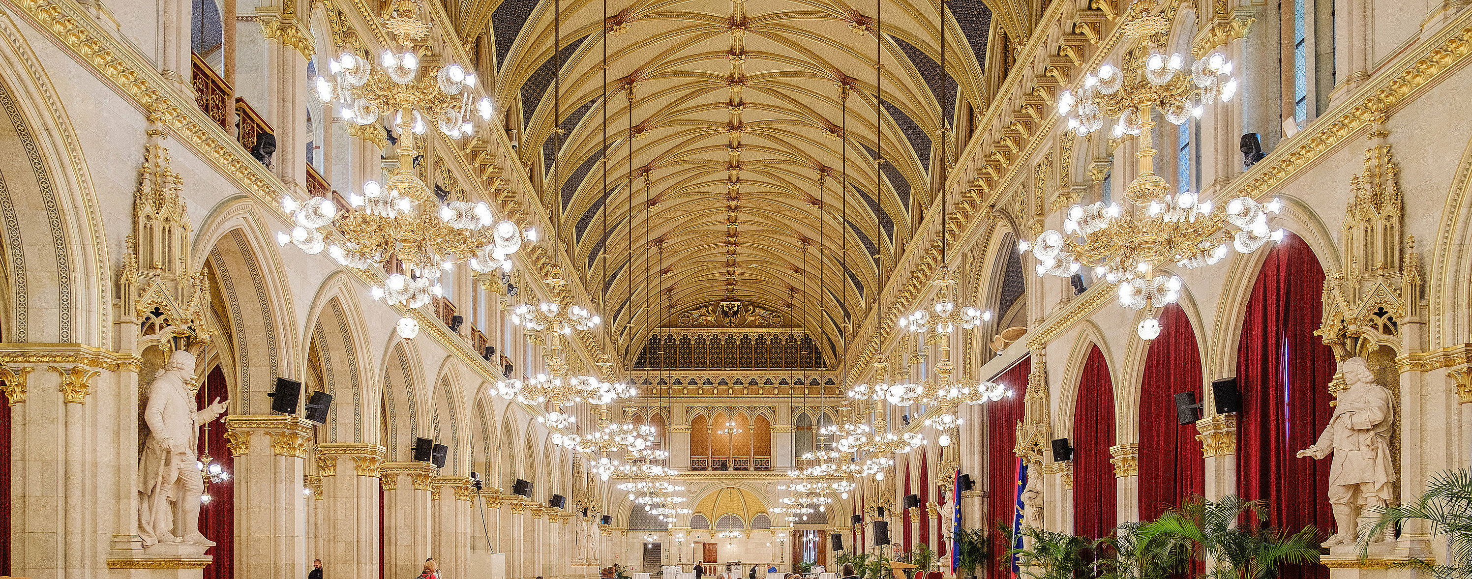 Rathaus, Ballsaal, Kronleuchter