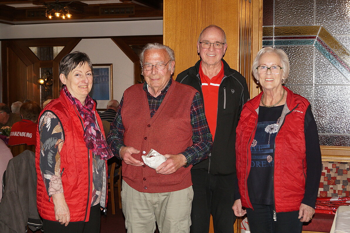 Ehrung des ältesten Teilnehmers Siegfried Gehmair