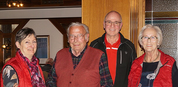 Ehrung des ältesten Teilnehmers Siegfried Gehmair