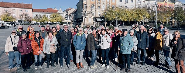 Szombathely_Ortsgruppe_Groß-Enzersdorf _Gruppenansicht am Hauptplatz Szombathely_Ortsgruppe_Groß-Enzersdorf _Gruppenansicht am Hauptplatz