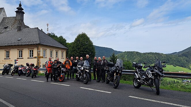 Motorradtour Red Panther 22.8.2024 Wienerwald
