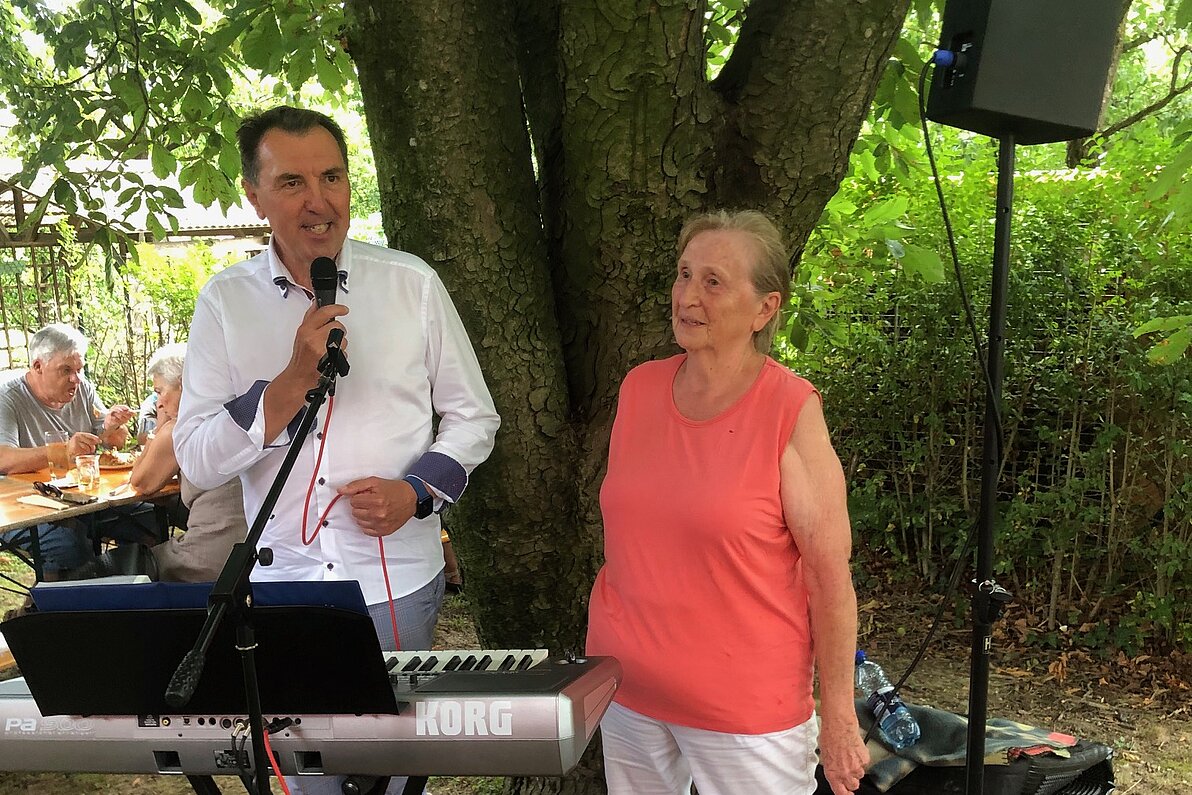 Prominenter Besuch beim Sommergrillfest - Generalsekretär Andreas Wohlmuth