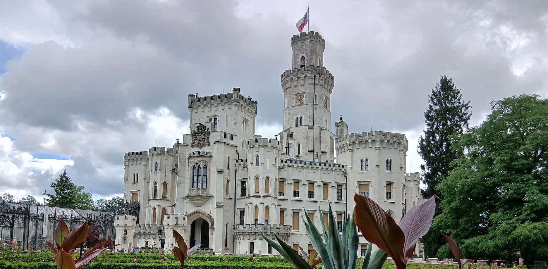 Schloss Hluboka Vordergrund BGarten, Hintergrund Schloss Hluboka