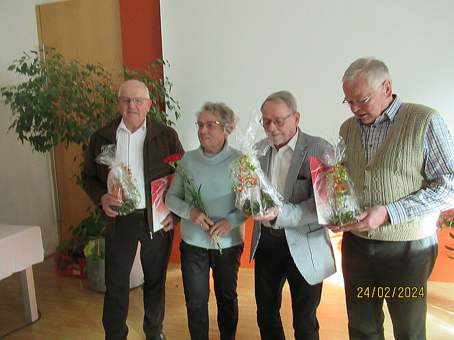 Koni u. Elfi Affenzeller, Horst Müllner und Gerhard Walch erhalten die Verdienstmedailien