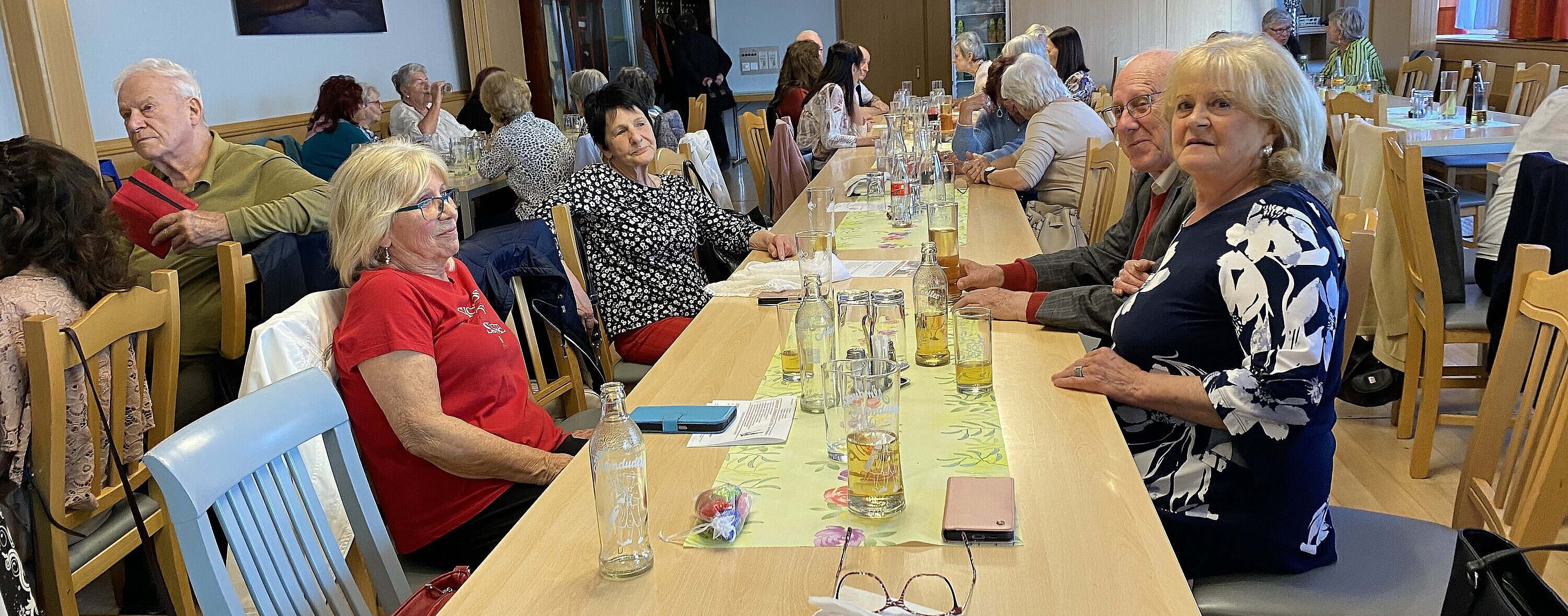 UG0326_NOE_BN_Unterwaltersdorf_Fruehjahrskraenzchen. UG0326_NOE_BN_Unterwaltersdorf_Fruehjahrskraenzchen.