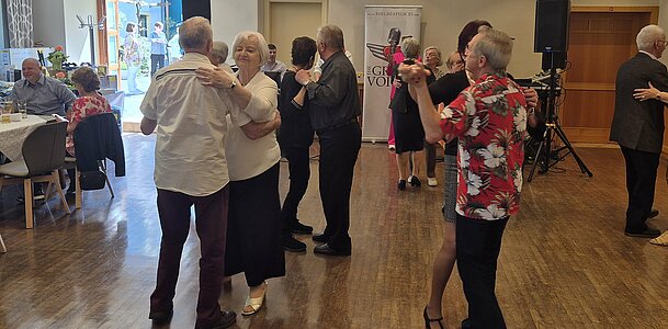 UG0425_NOE_BN_Reisenberg_Tanz_in_den_Fruehling