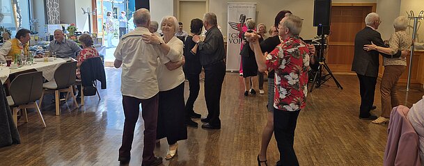 UG0425_NOE_BN_Reisenberg_Tanz_in_den_Fruehling UG0425_NOE_BN_Reisenberg_Tanz_in_den_Fruehling