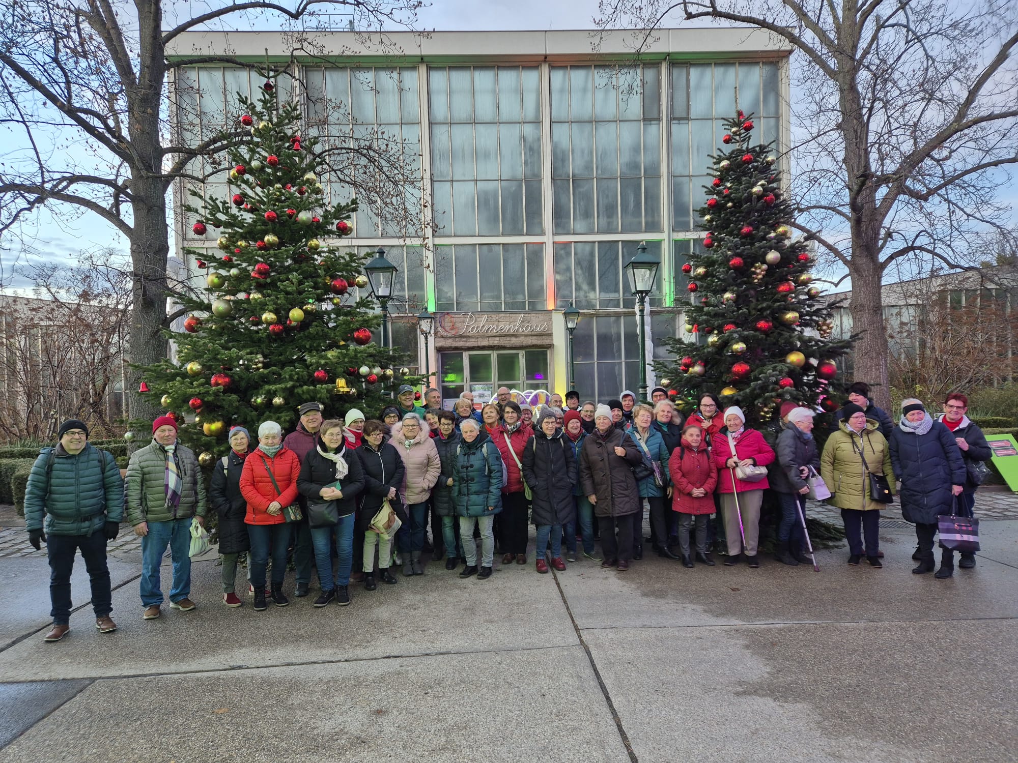 Gruppe vor dem Eingang