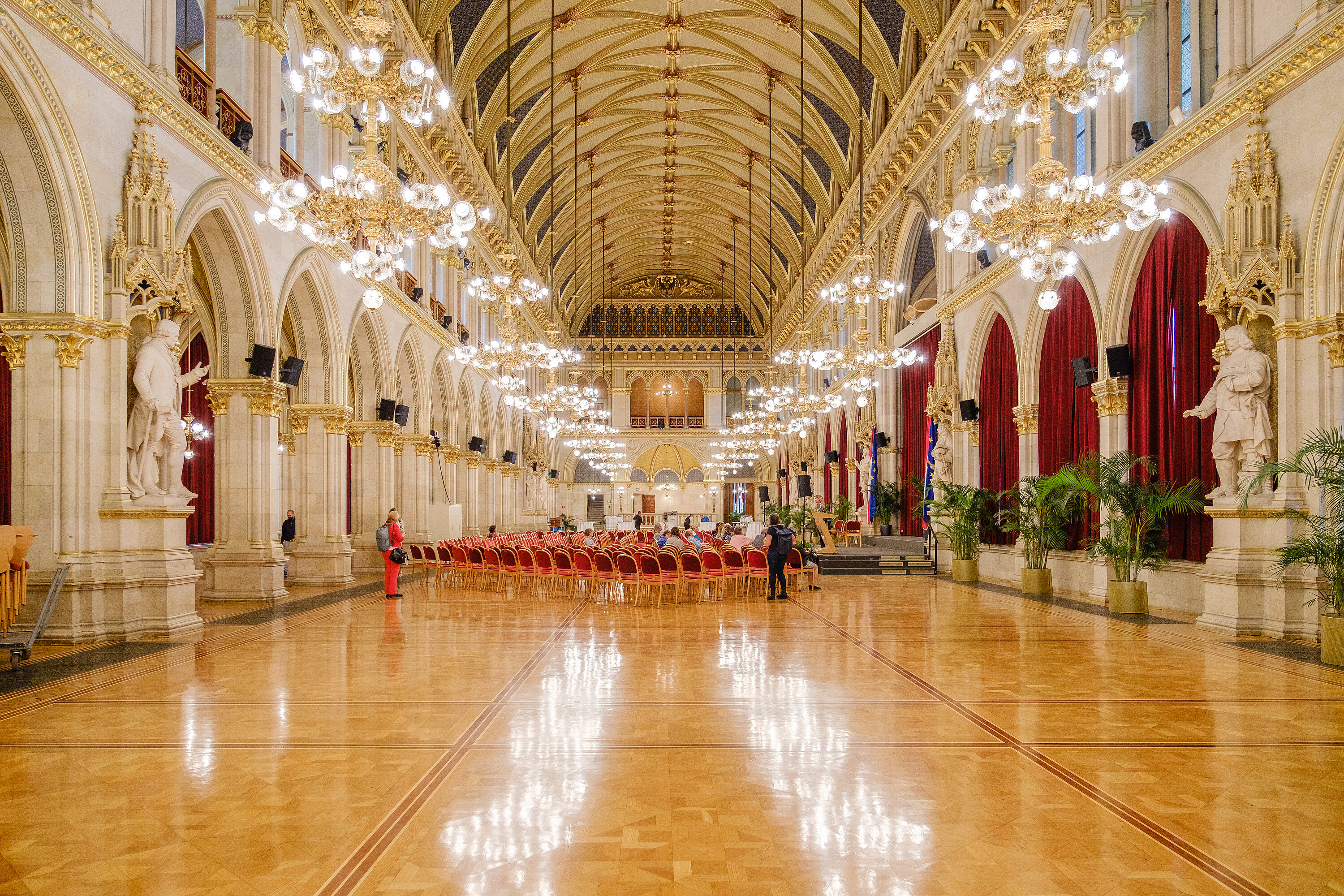 Rathaus, Ballsaal, Kronleuchter